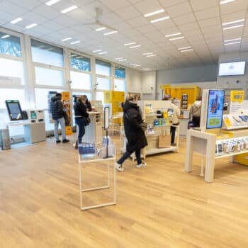 Café IA en bureau de poste