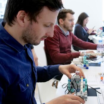 ANNULÉ // Suiveur solaire : quand le biomimétisme rencontre le code